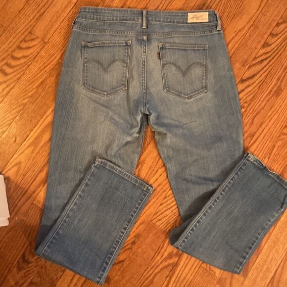 Levi’s size 12/31  - Picture 8 of 10